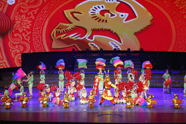 少兒舞蹈《金猴鬧新春》.jpg