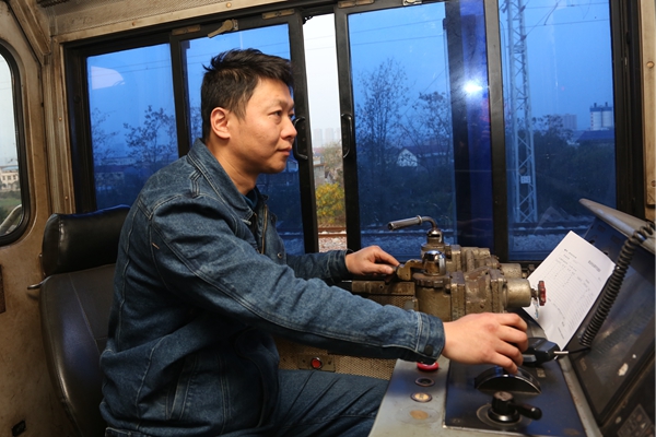 圖片二：火車司機聚精會神.jpg