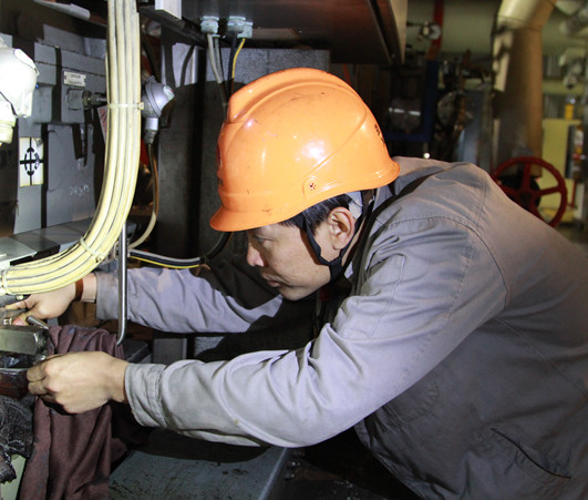 4.檢修人員現場搶修.jpg