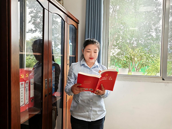 181752842024809060.jpg 華中公司優秀黨務工作者:黃熠.jpg